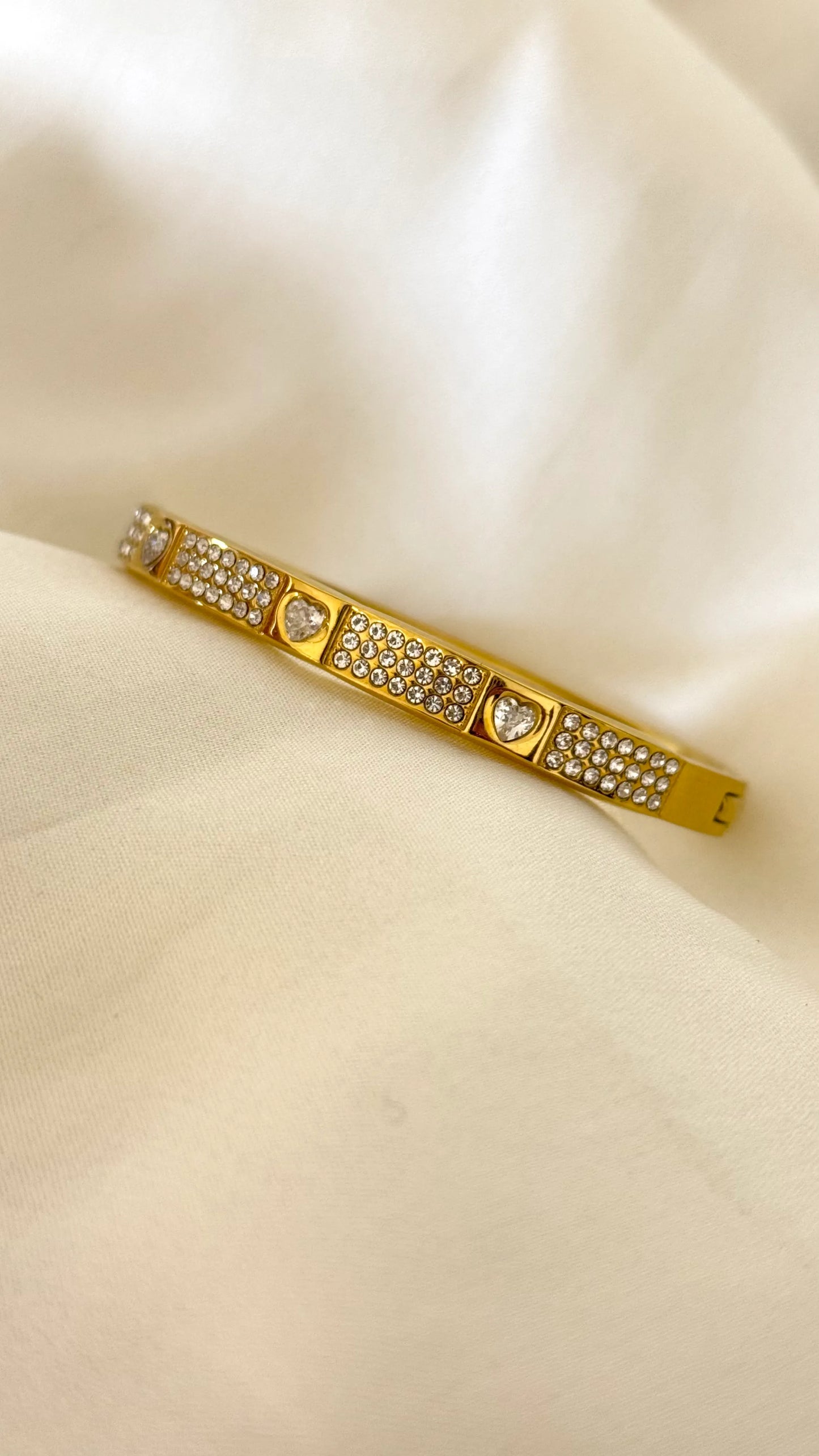 Pertia Bangle