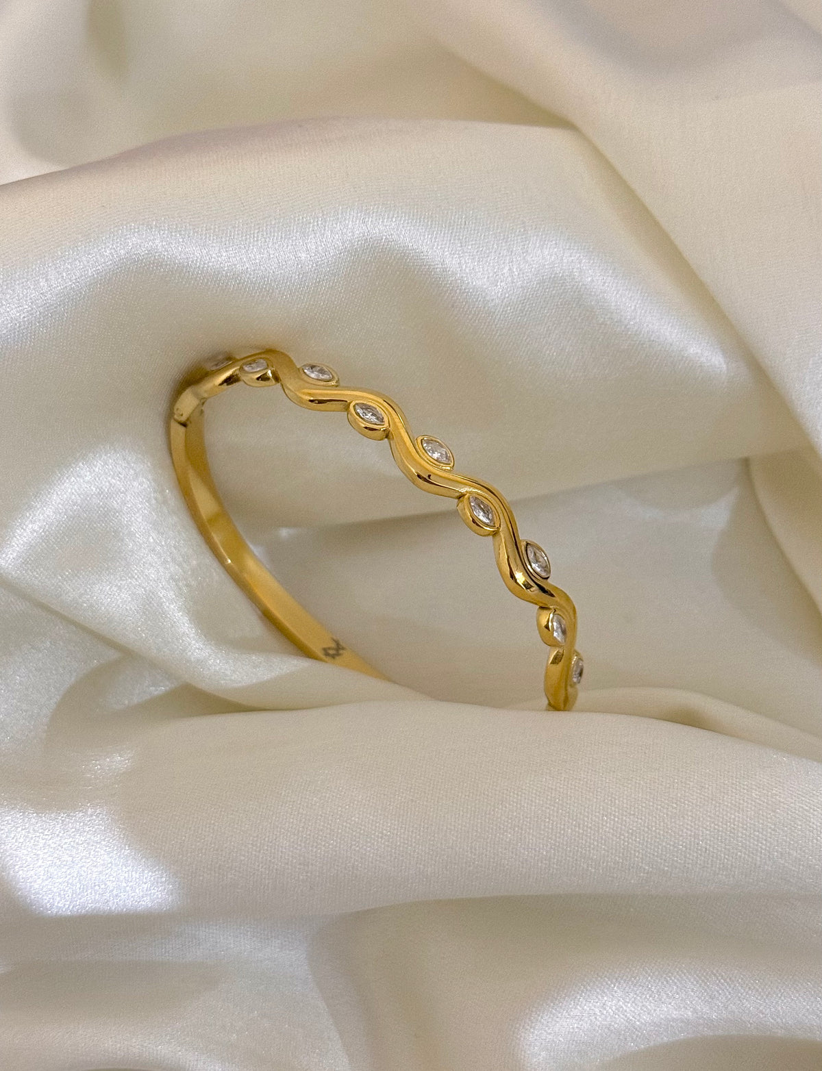 Wavy Marquise bangle