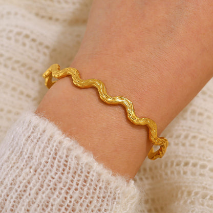 Textured Wavy Bangle