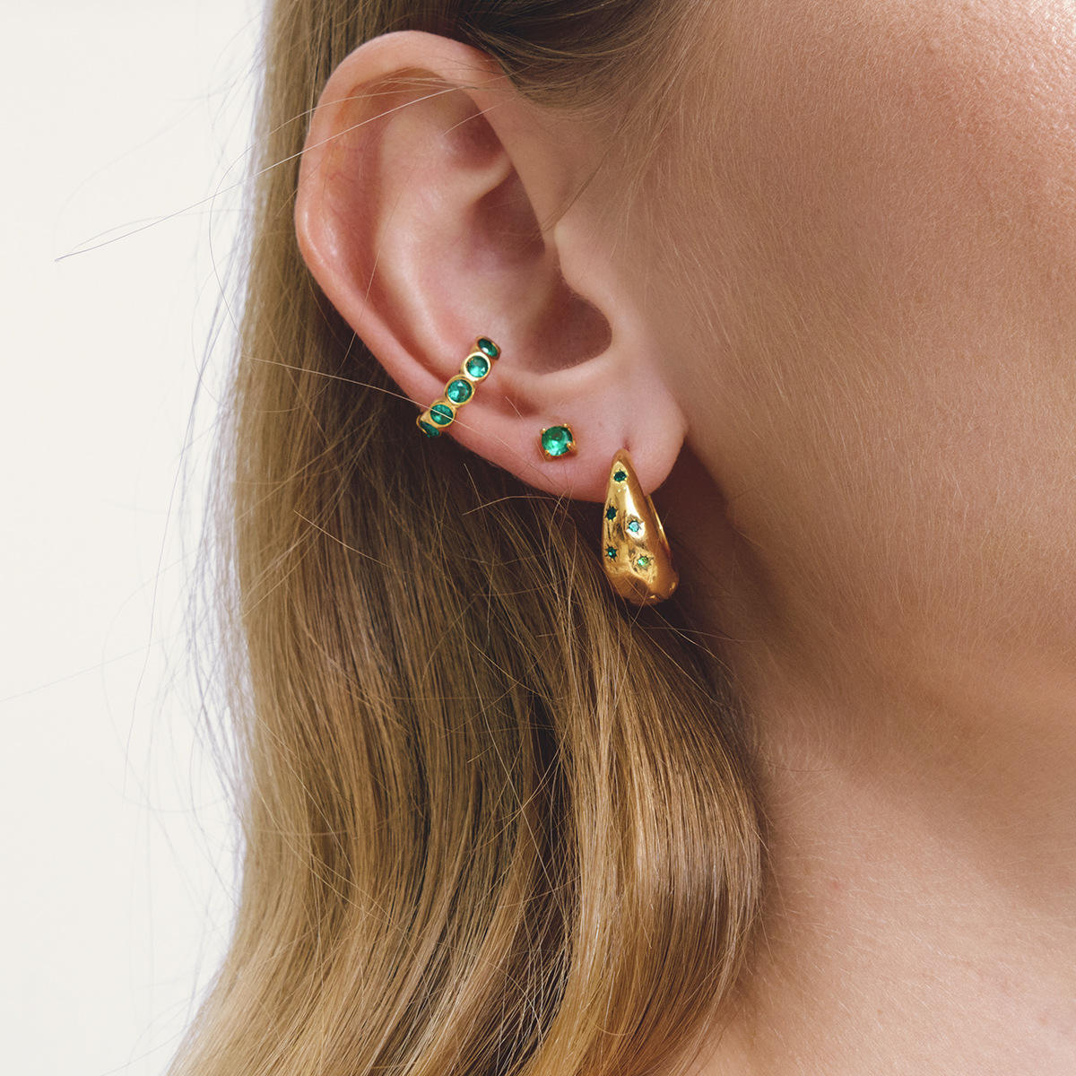 Classy Round Bezel Ear-cuff, Green