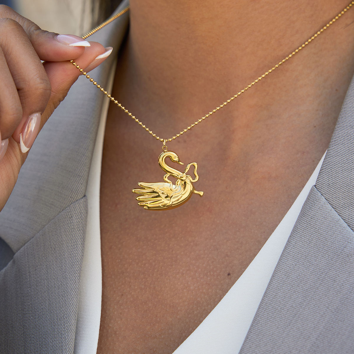 Elegant Swan Necklace