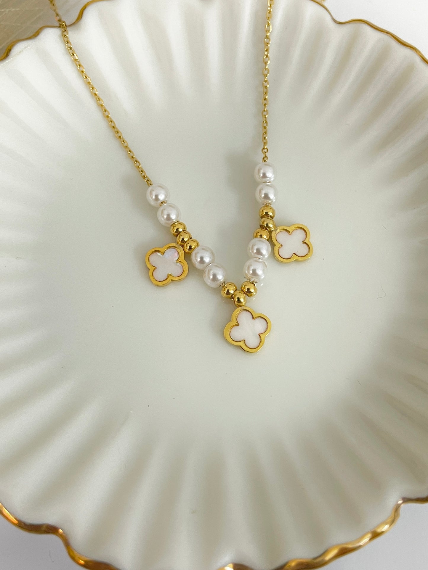 Clover Pearl Necklace