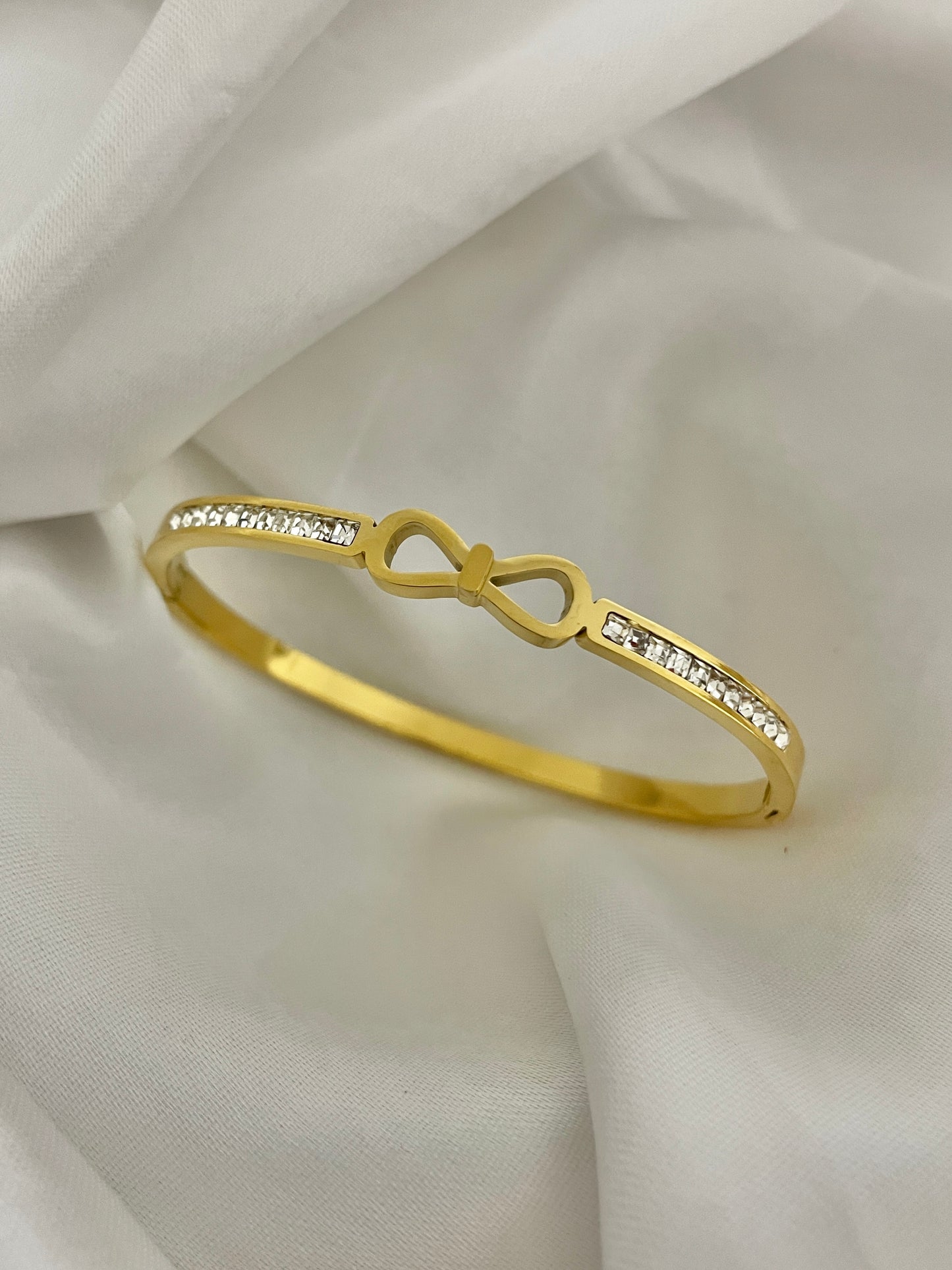 Bow Bangles, Series