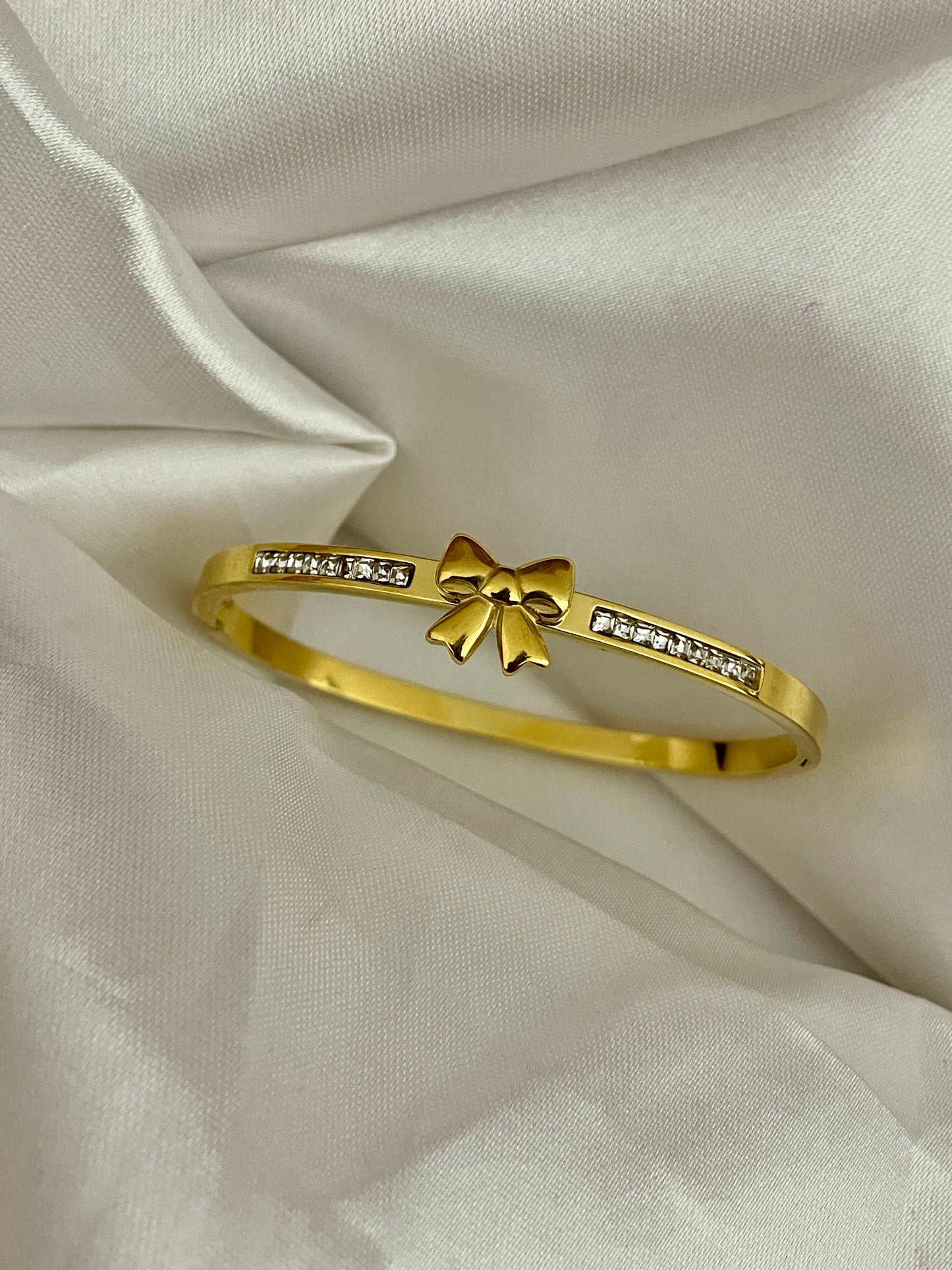 Bow Bangles, Series