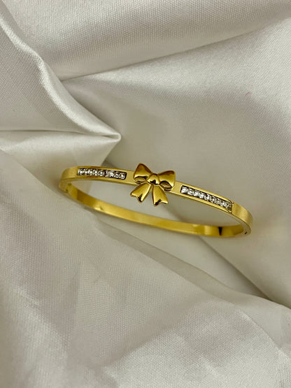 Bow Bangles, Series