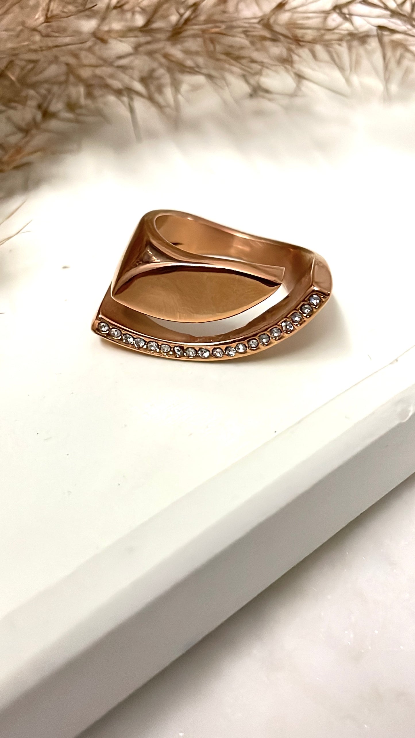 Aubrey ring