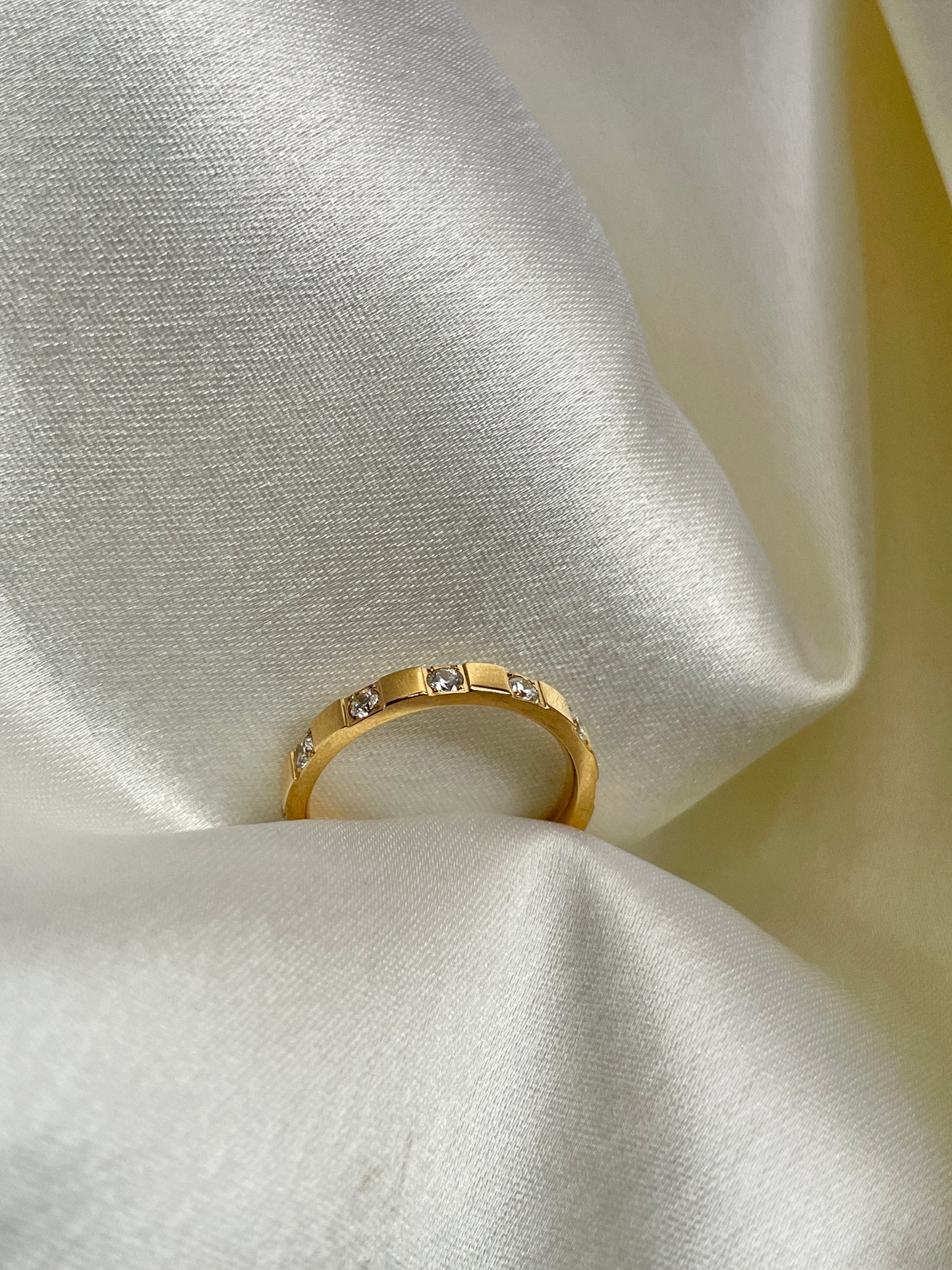 Mona Ring