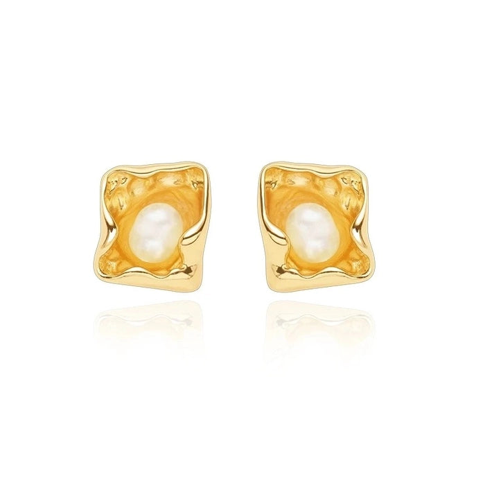 Pearl studs