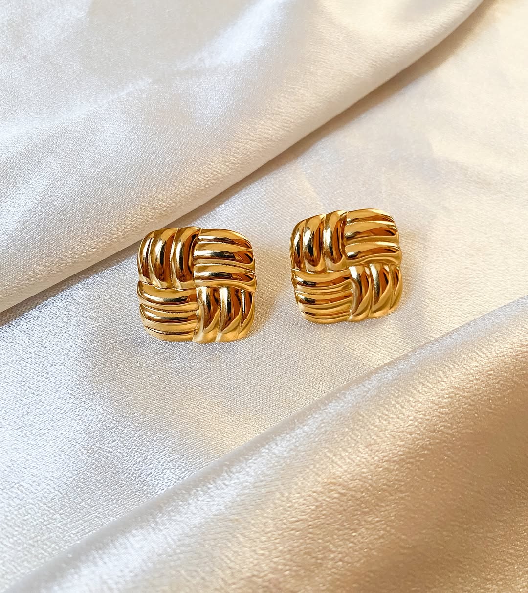Gloria Studs