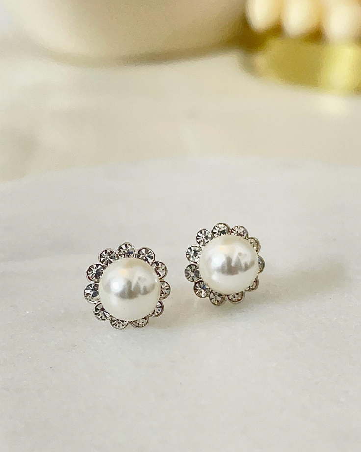 Pearl pret studs in 92.5 silver