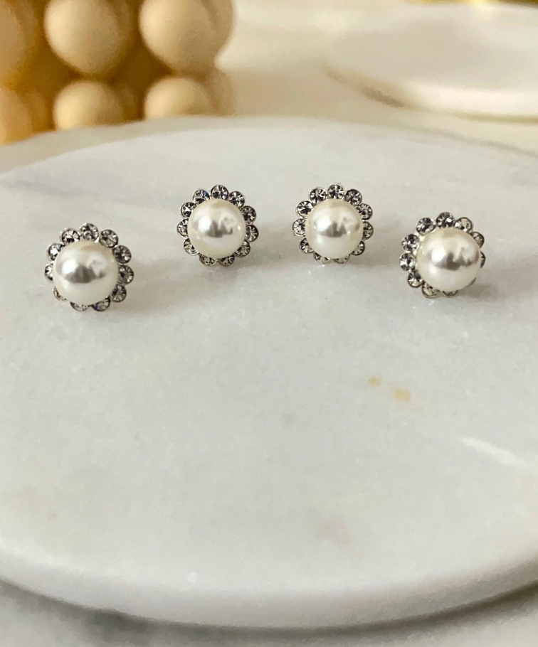 Pearl pret studs in 92.5 silver
