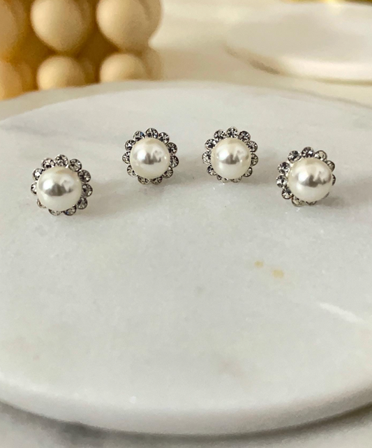 Pearl pret studs in 92.5 silver