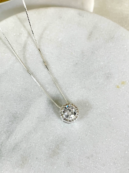 Adelle Solitaire pendant with chain in 92.5 silver