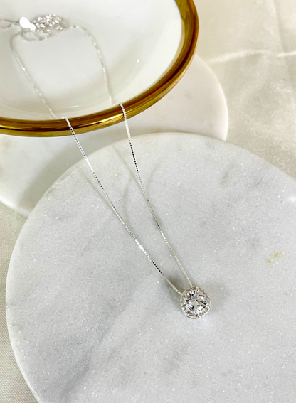 Adelle Solitaire pendant with chain in 92.5 silver