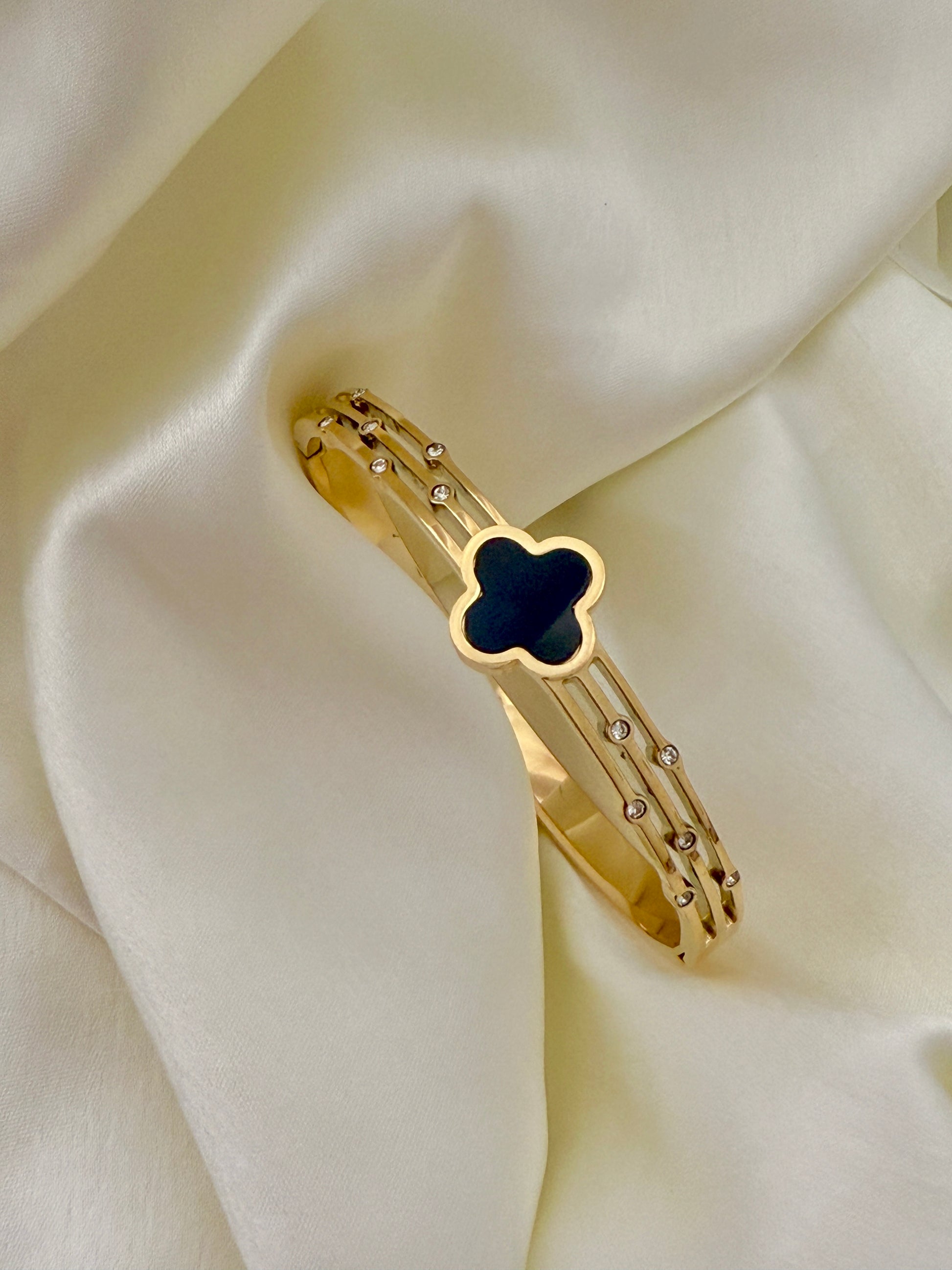 Melora Clover Bangle