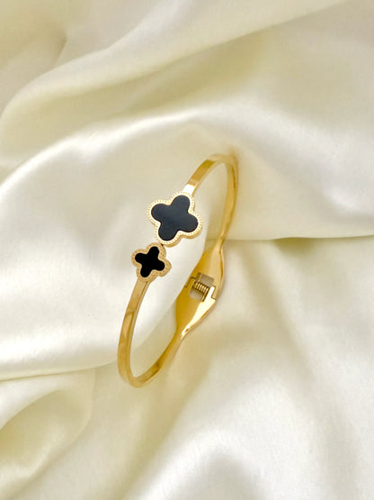 Raiza Clover Bangle Series