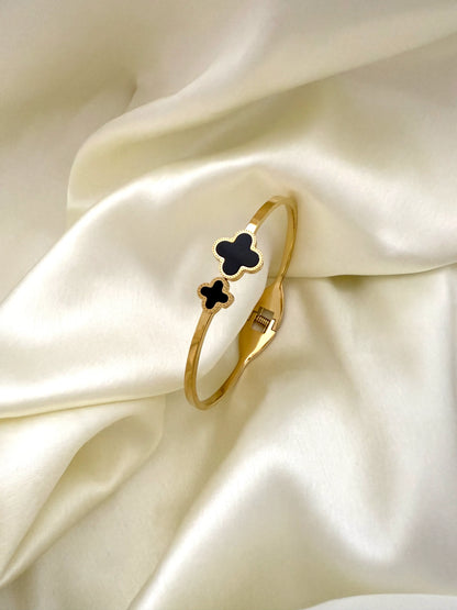Raiza Clover Bangle Series