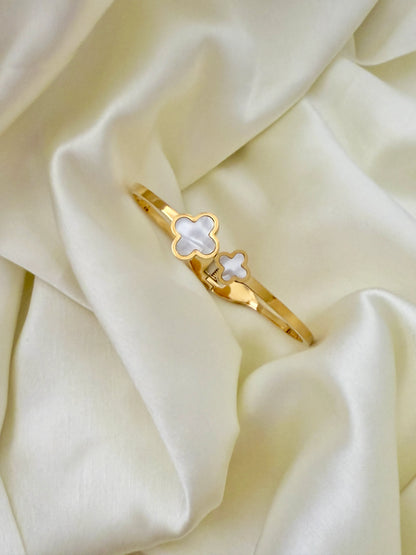 Raiza Clover Bangle Series