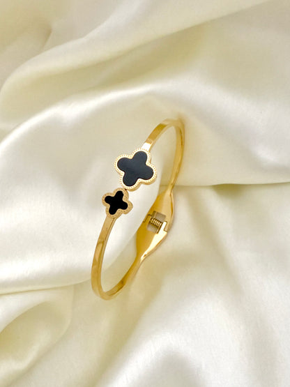 Raiza Clover Bangle Series