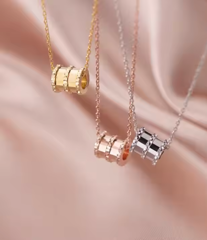 Simple Round Barrel pendant with Chain in 92.5 Silver