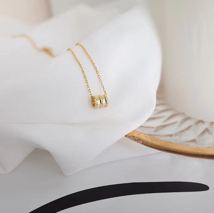 Simple Round Barrel pendant with Chain in 92.5 Silver