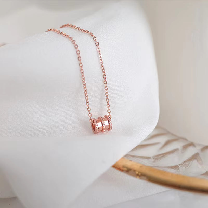 Simple Round Barrel pendant with Chain in 92.5 Silver