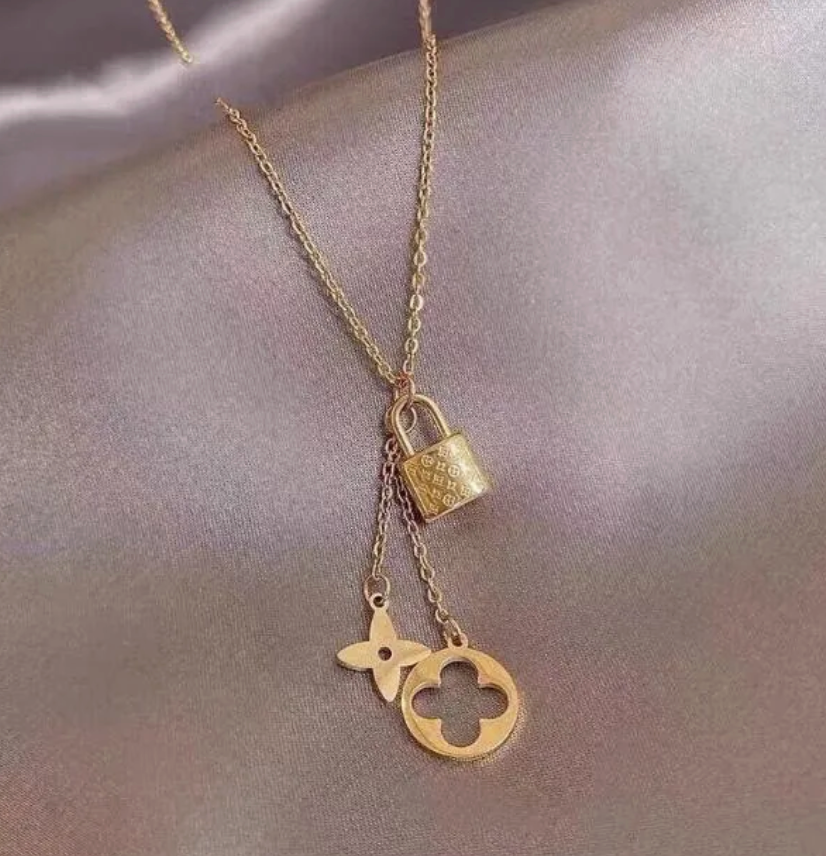Clovers Dangling Necklace