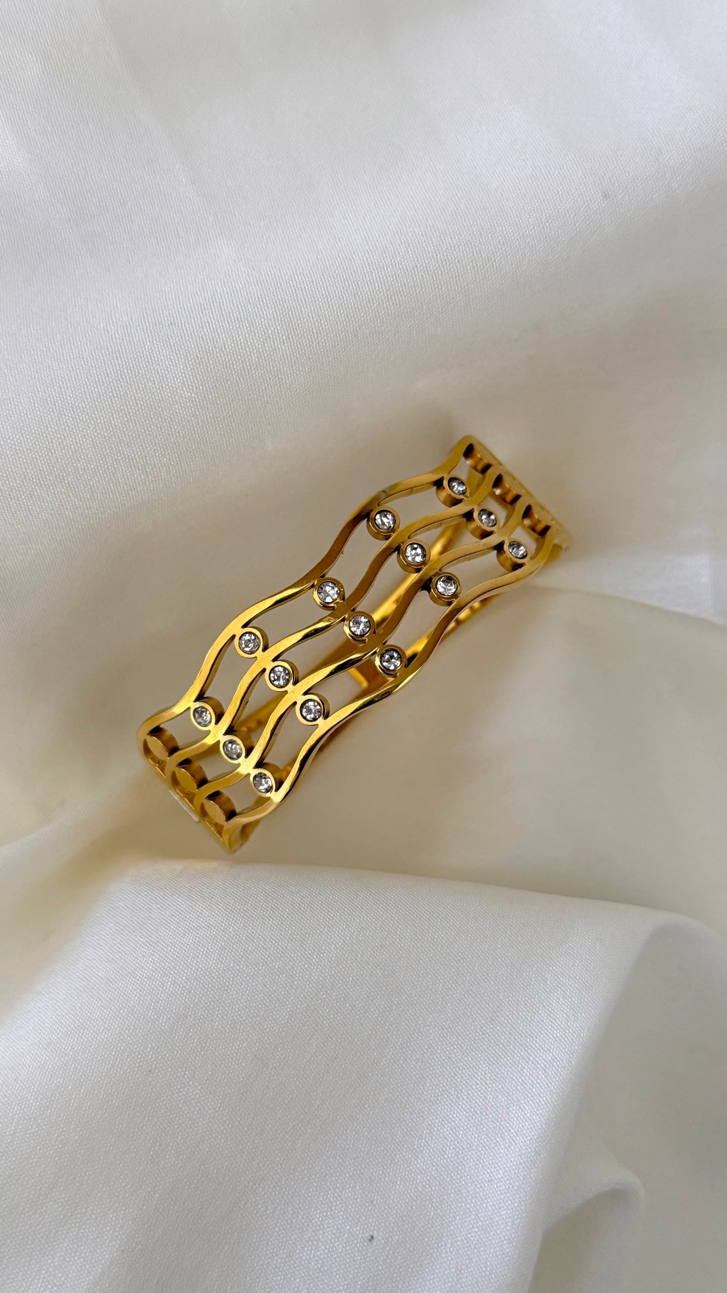 Wavy Broad Bangle
