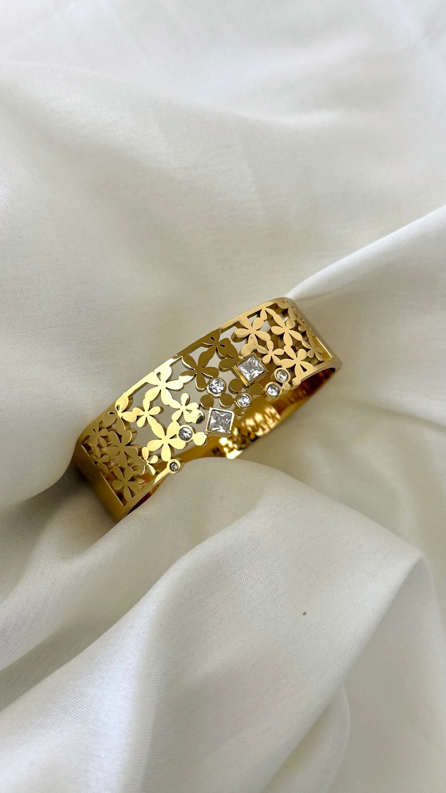 Tara broad Bangle