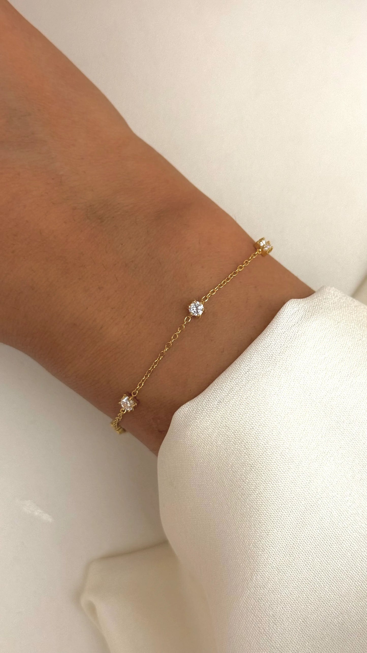 Bella prong set Fluid Bracelets