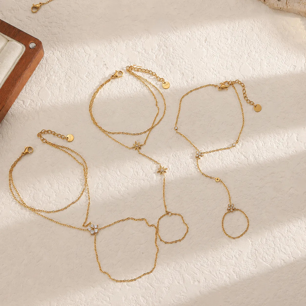 Petunia Handchain bracelet